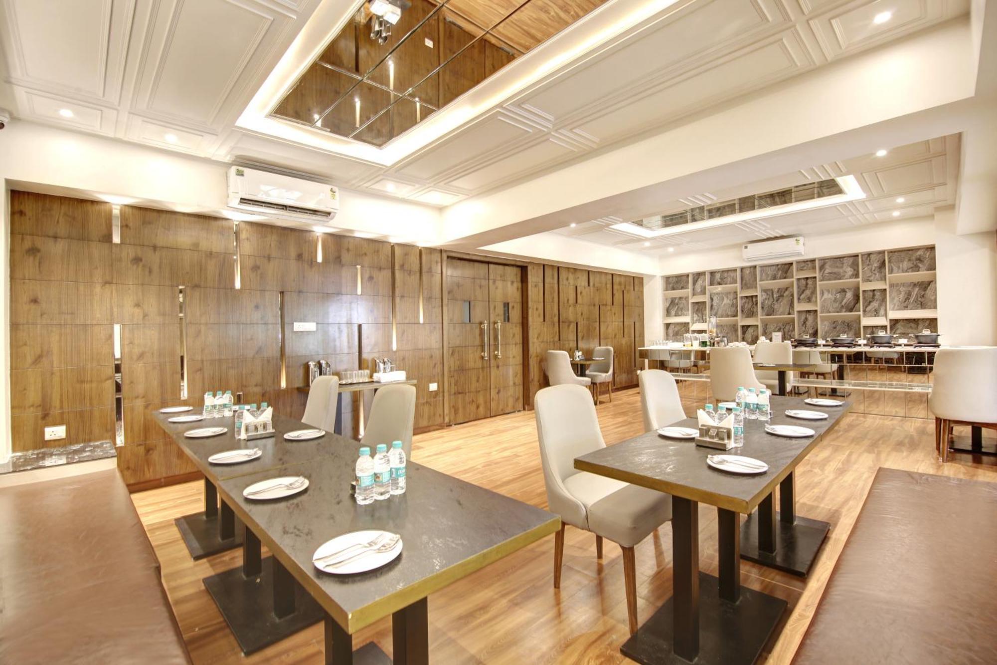 Marks Hotel & Banquet Noida Extérieur photo
