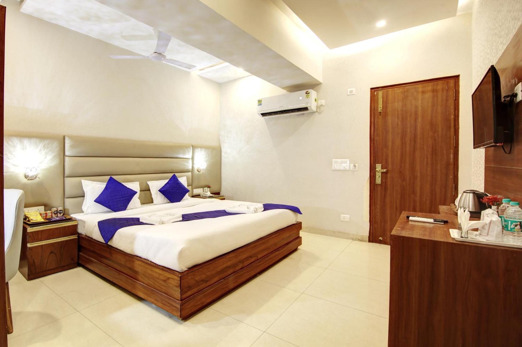 Marks Hotel & Banquet Noida Extérieur photo