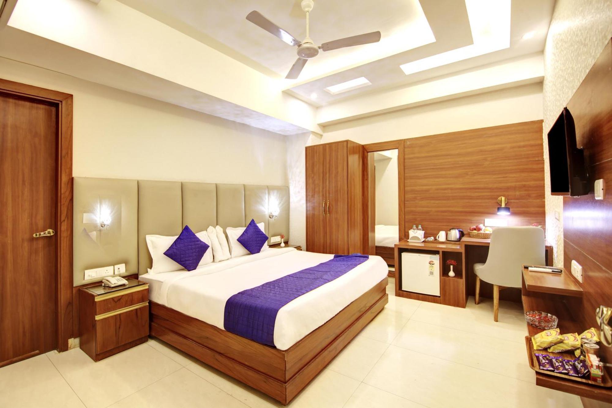 Marks Hotel & Banquet Noida Extérieur photo