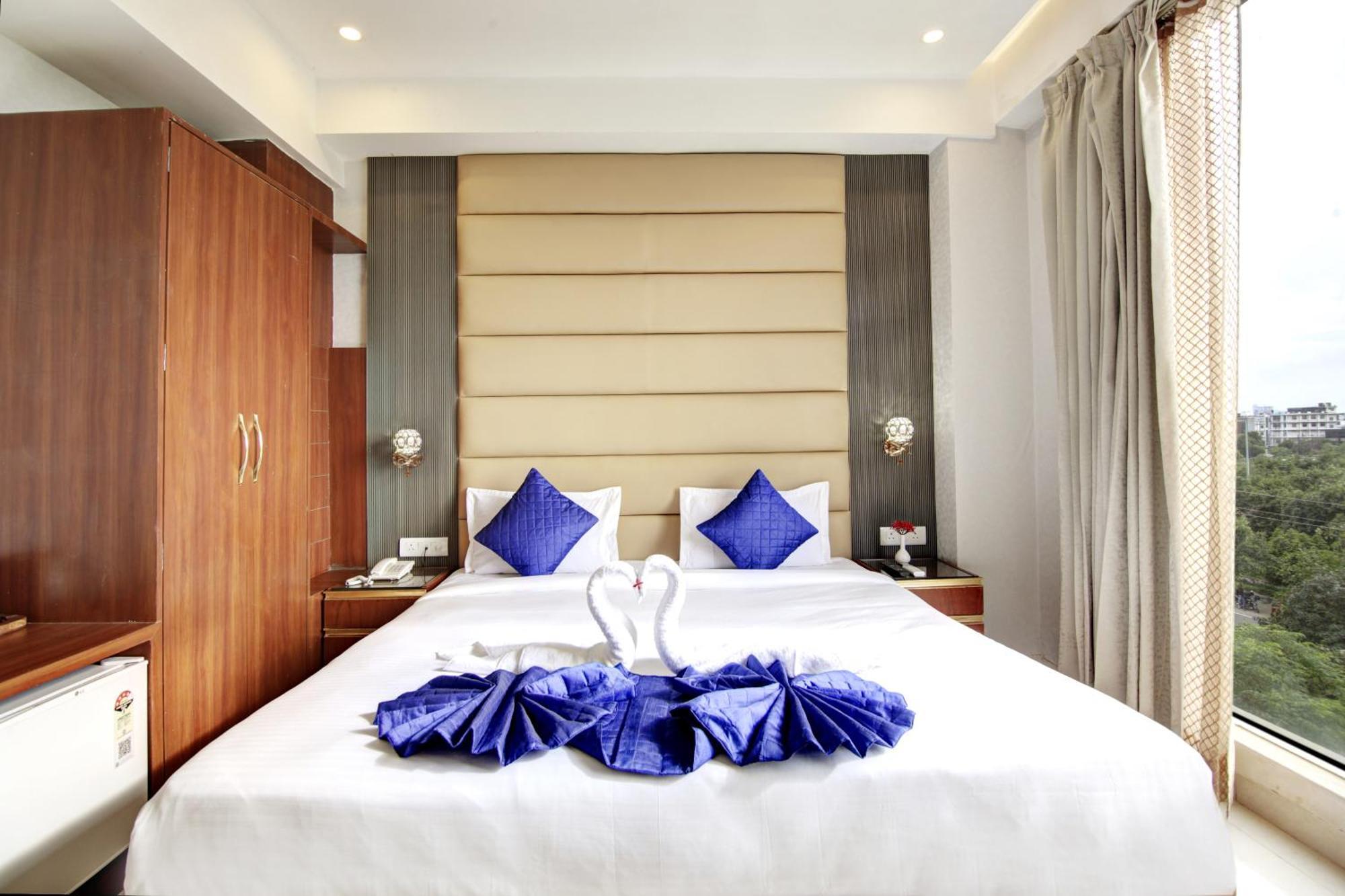 Marks Hotel & Banquet Noida Extérieur photo