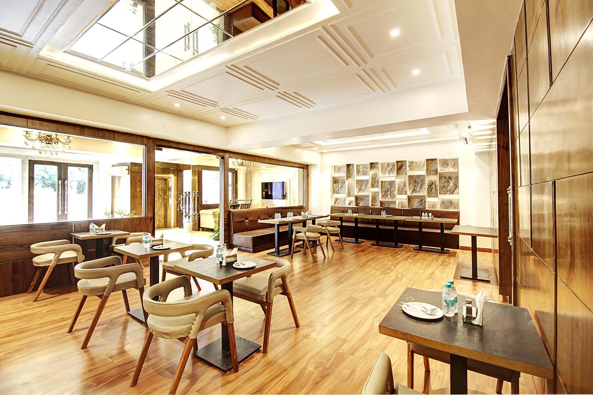 Marks Hotel & Banquet Noida Extérieur photo
