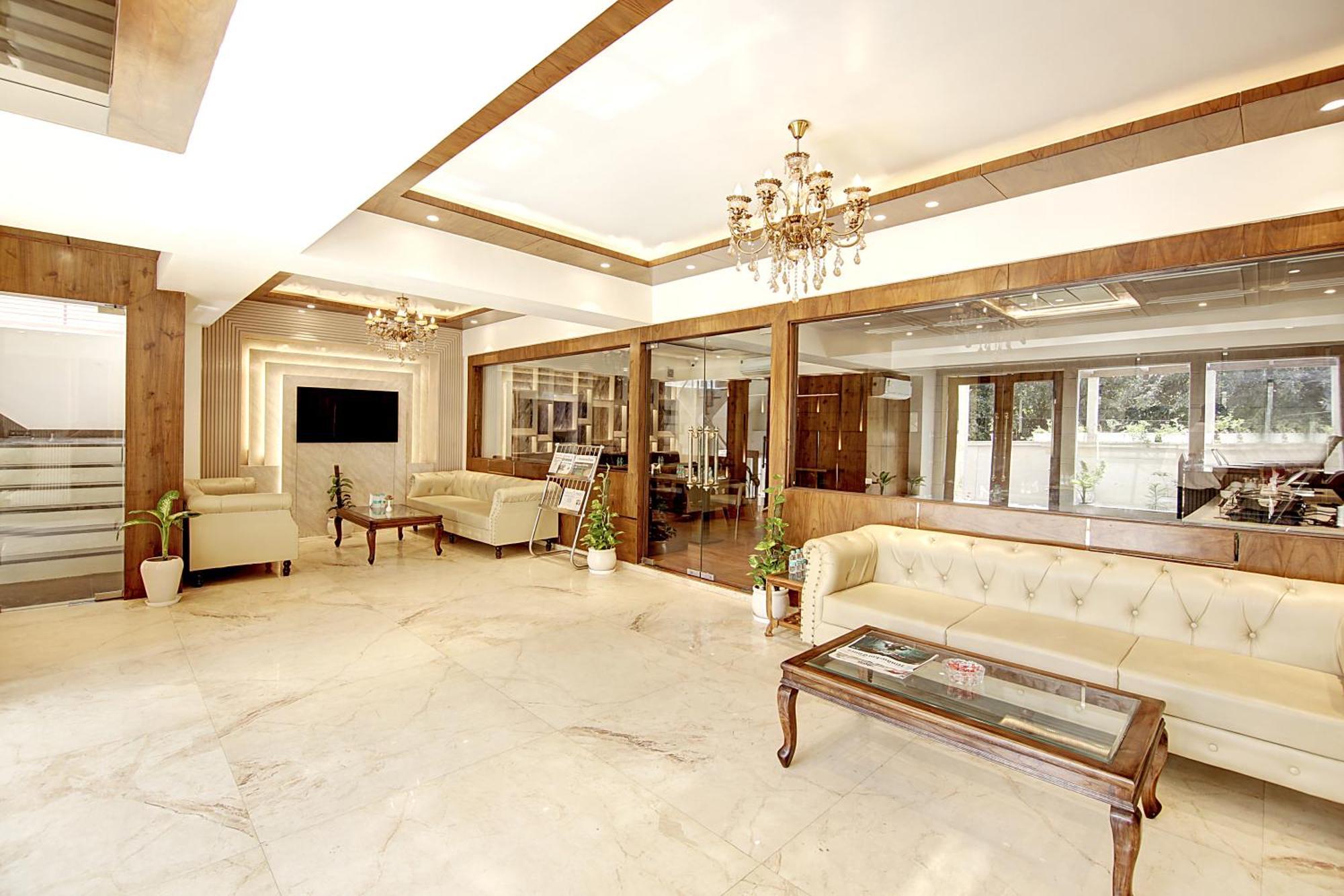 Marks Hotel & Banquet Noida Extérieur photo