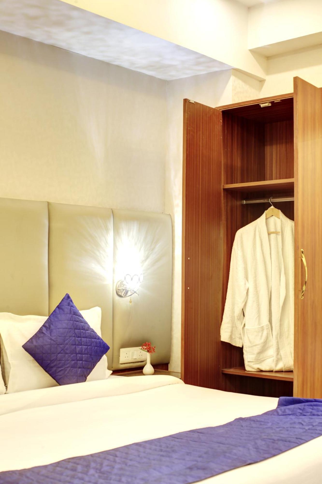 Marks Hotel & Banquet Noida Extérieur photo
